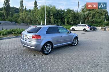 Хэтчбек Audi A3 2004 в 
