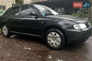 Хэтчбек Audi A3 2000 в 