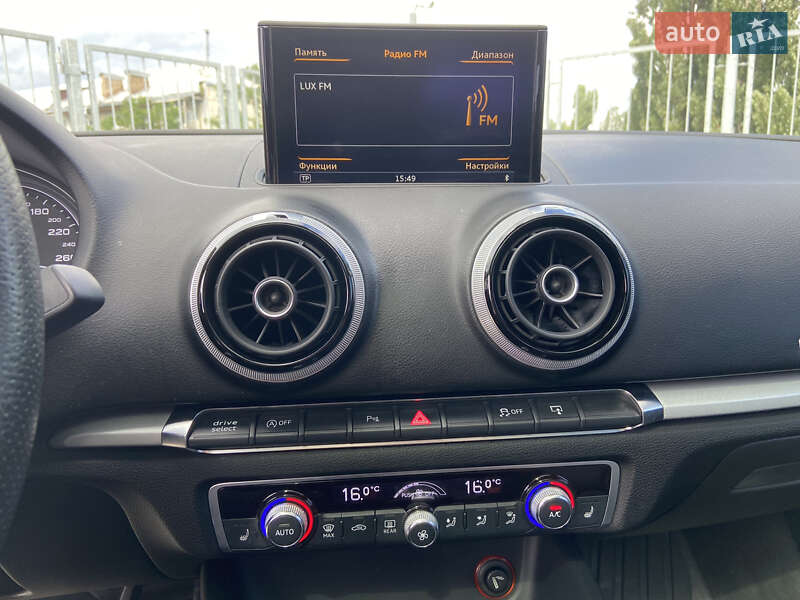 Седан Audi A3 2016 в Киеве