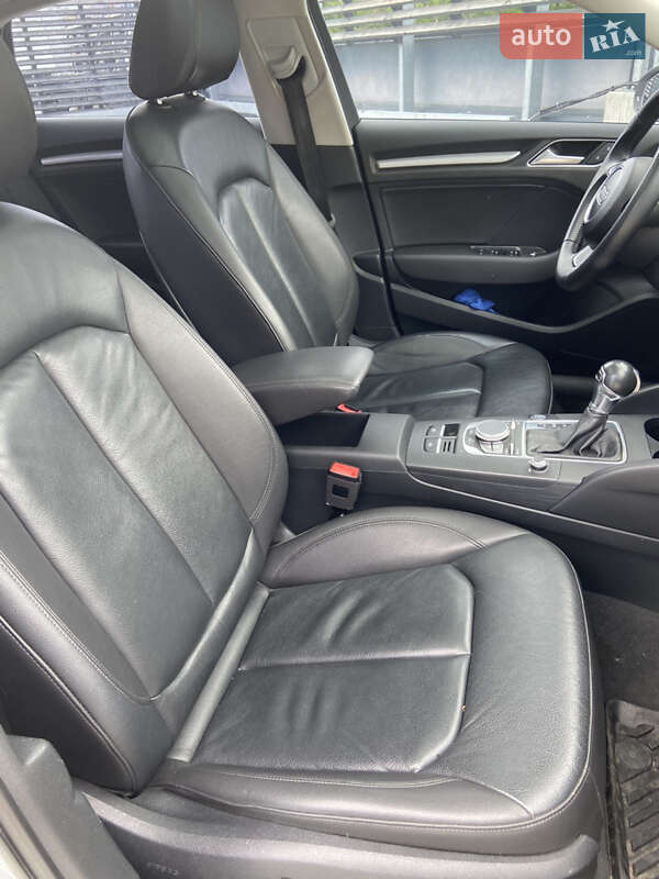 Седан Audi A3 2016 в Киеве