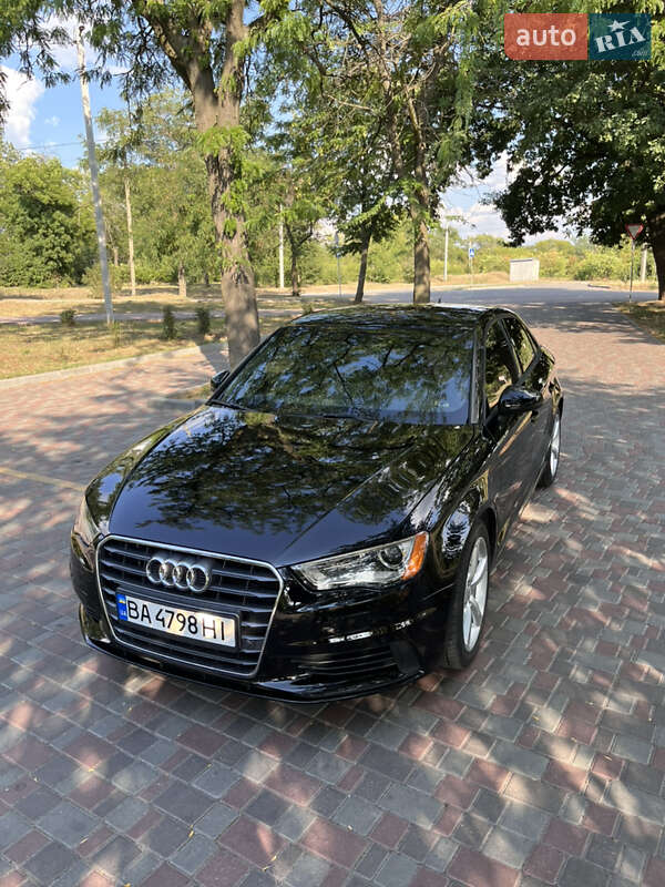 Седан Audi A3 2015 в Кропивницком