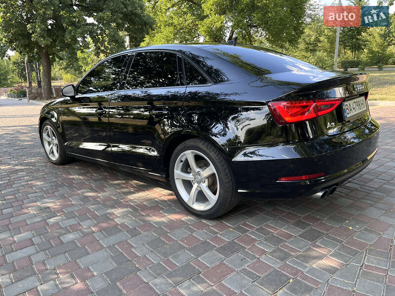Седан Audi A3 2015 в Кропивницком