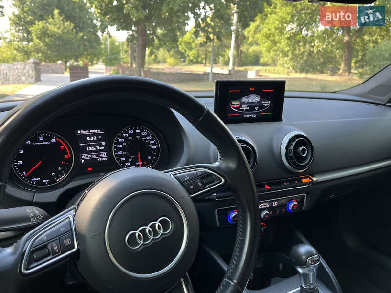Седан Audi A3 2015 в Кропивницком