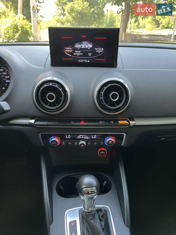 Седан Audi A3 2015 в Кропивницком