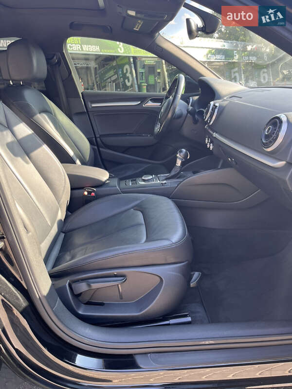 Седан Audi A3 2015 в Кропивницком