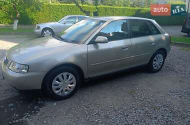 Хэтчбек Audi A3 2003 в 