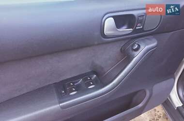 Хэтчбек Audi A3 2003 в 