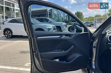 Седан Audi A3 2016 в 