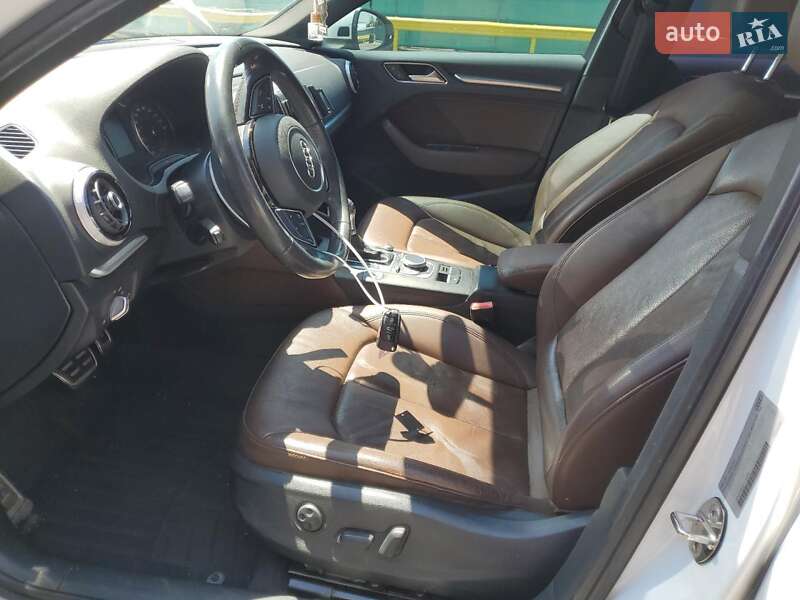 Седан Audi A3 2015 в Львові