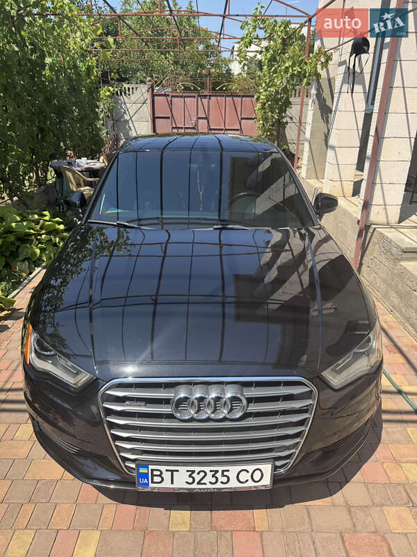 Седан Audi A3 2015 в Николаеве