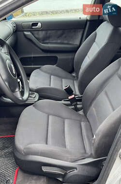 Хэтчбек Audi A3 2002 в 