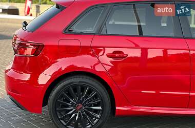 Хэтчбек Audi A3 2017 в 