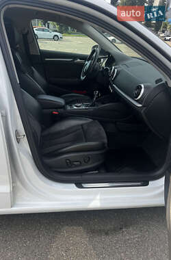 Хэтчбек Audi A3 2016 в 