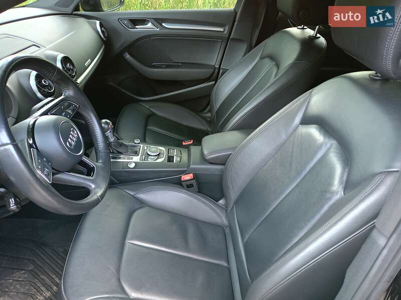 Седан Audi A3 2017 в Киеве