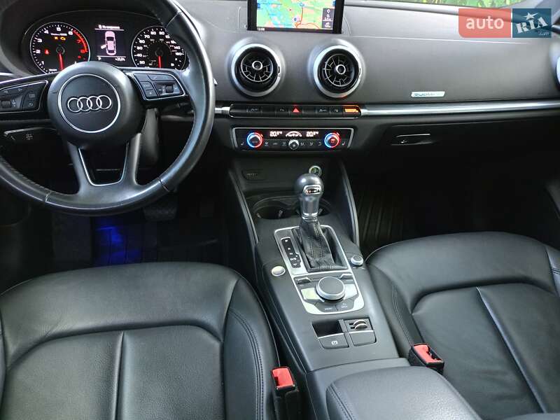 Седан Audi A3 2017 в Киеве
