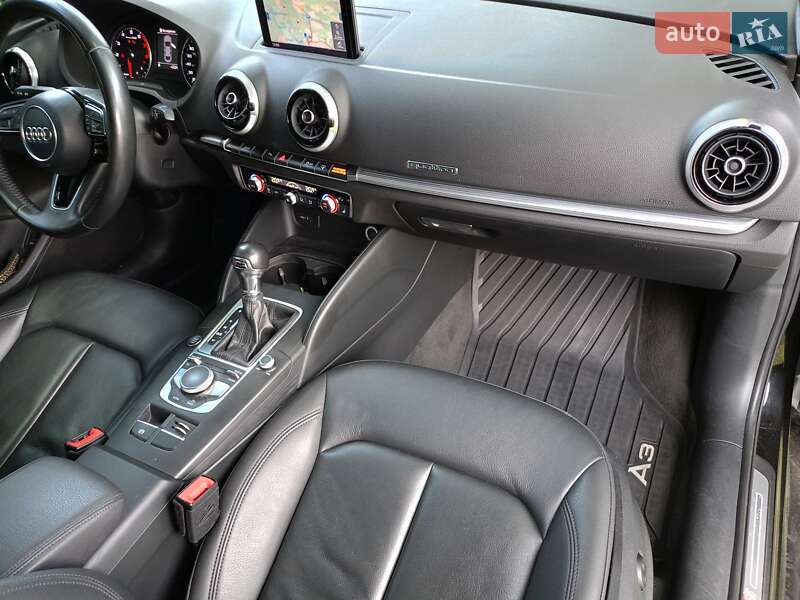 Седан Audi A3 2017 в Киеве