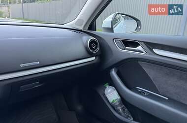 Хэтчбек Audi A3 2016 в 