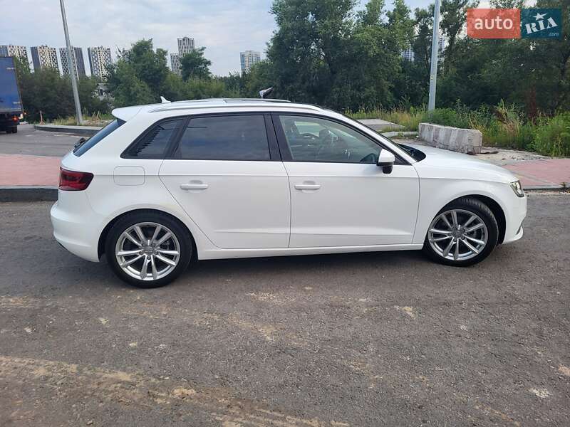 Хэтчбек Audi A3 2016 в Киеве