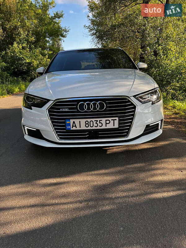 Хэтчбек Audi A3 2018 в 