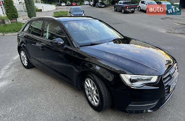 Хэтчбек Audi A3 2016 в 