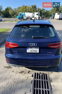 Хэтчбек Audi A3 2017 в 