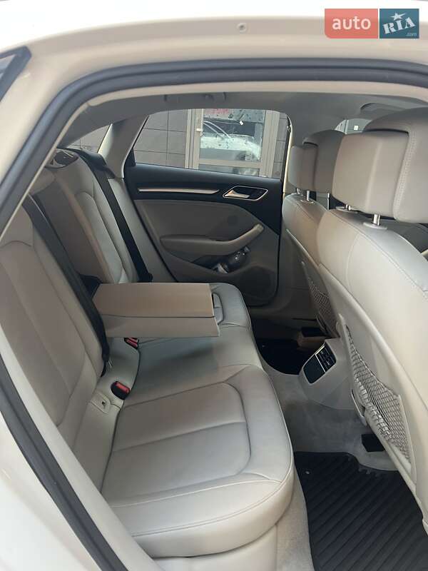 Седан Audi A3 2015 в Киеве