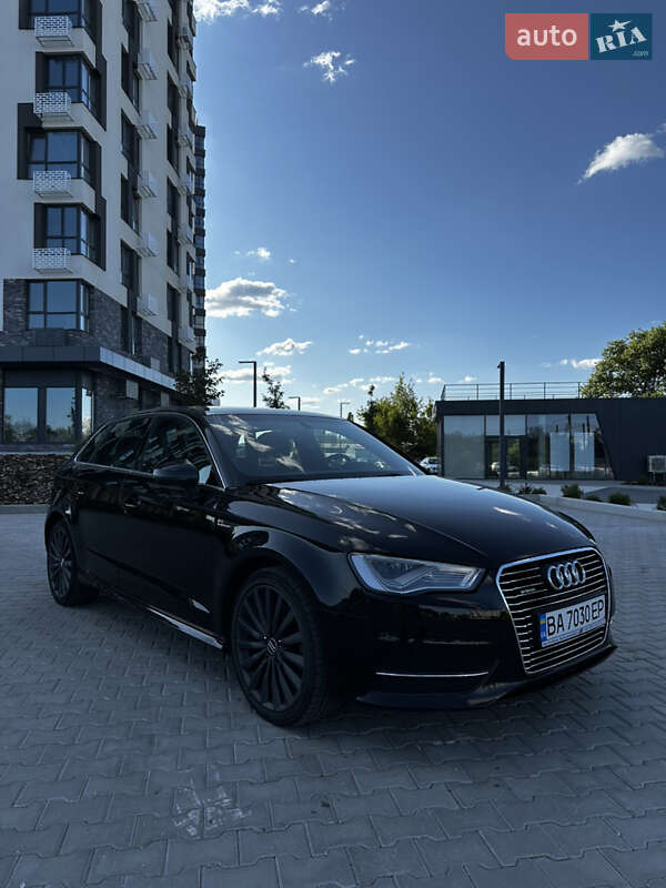 Хетчбек Audi A3 2015 в Кропивницькому