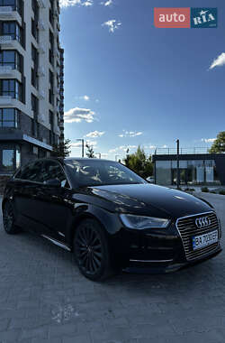 Хэтчбек Audi A3 2015 в 