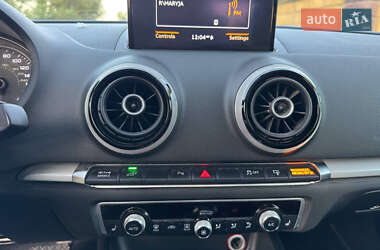 Хэтчбек Audi A3 2016 в 