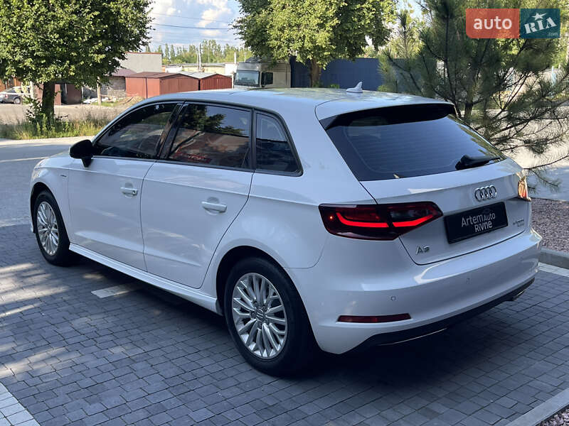 Хэтчбек Audi A3 2016 в Ровно