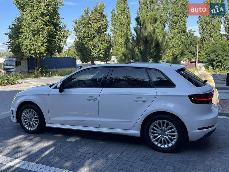 Хэтчбек Audi A3 2016 в Ровно