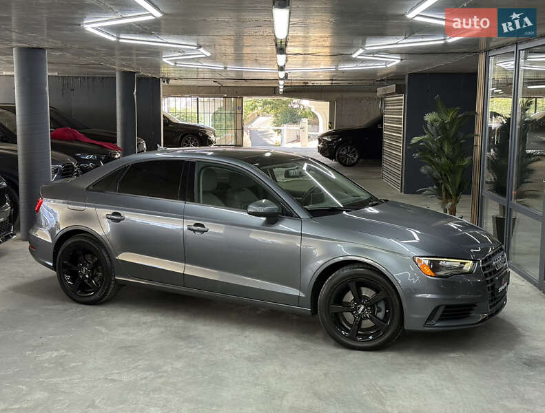 Седан Audi A3 2016 в 