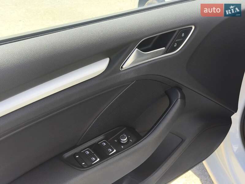 Седан Audi A3 2016 в Киеве