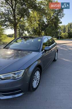 Хетчбек Audi A3 2015 в 