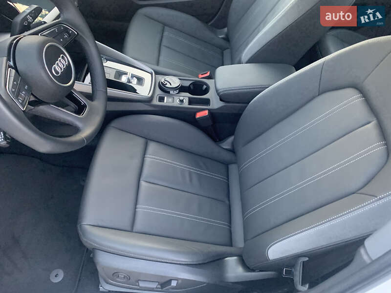 Седан Audi A3 2023 в Ровно