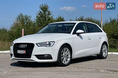 Хэтчбек Audi A3 2015 в 
