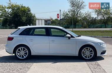 Хэтчбек Audi A3 2015 в 