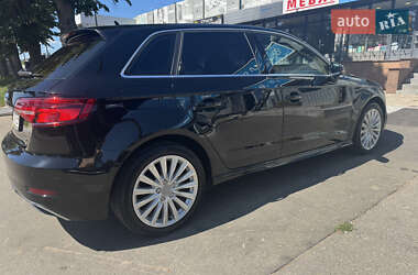 Хэтчбек Audi A3 2016 в 