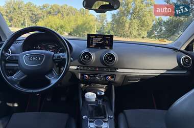 Хетчбек Audi A3 2015 в 