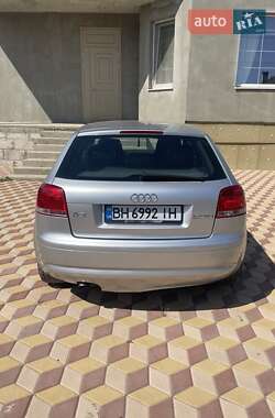 Хэтчбек Audi A3 2004 в 