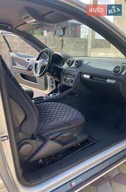 Хэтчбек Audi A3 2004 в 