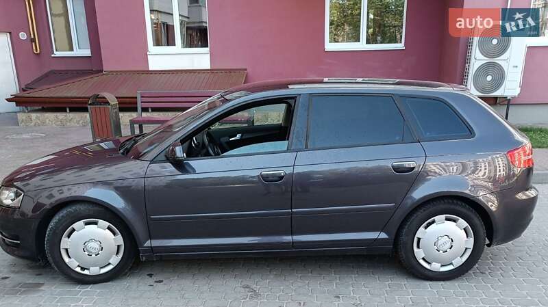 Хетчбек Audi A3 2011 в Новояворівську