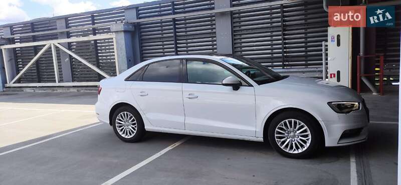 Седан Audi A3 2016 в Киеве