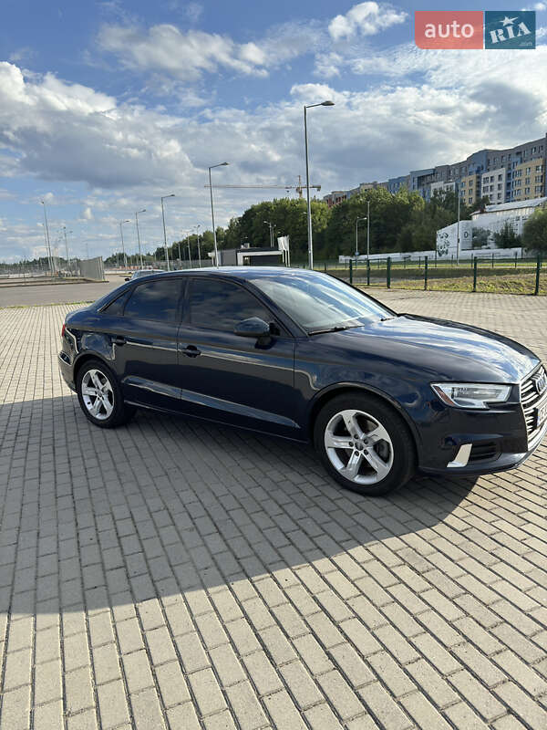 Седан Audi A3 2017 в Львові