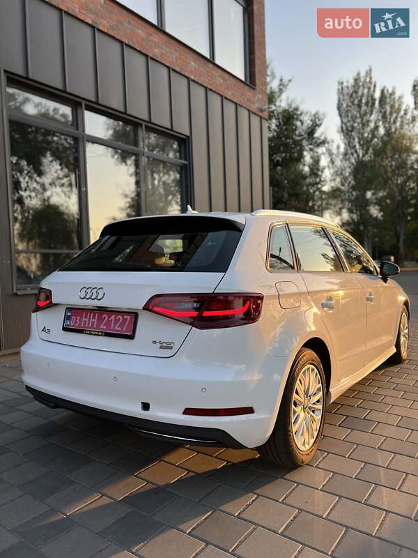 Хэтчбек Audi A3 2016 в Запорожье