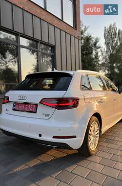 Хэтчбек Audi A3 2016 в 