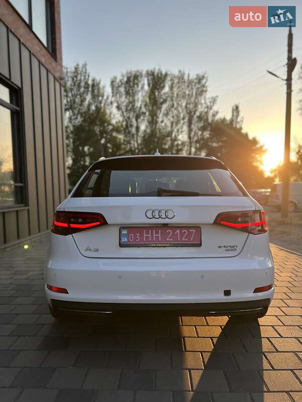 Хэтчбек Audi A3 2016 в Запорожье