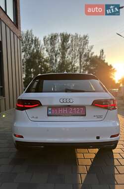 Хэтчбек Audi A3 2016 в 