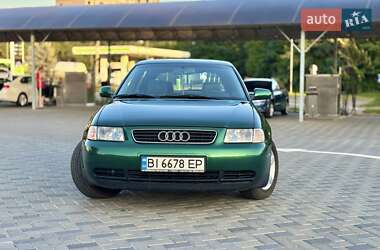 Хэтчбек Audi A3 2000 в 