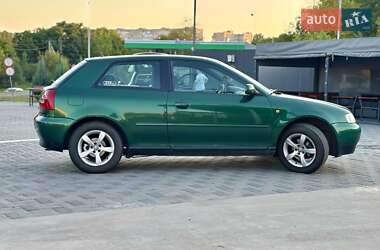 Хэтчбек Audi A3 2000 в 